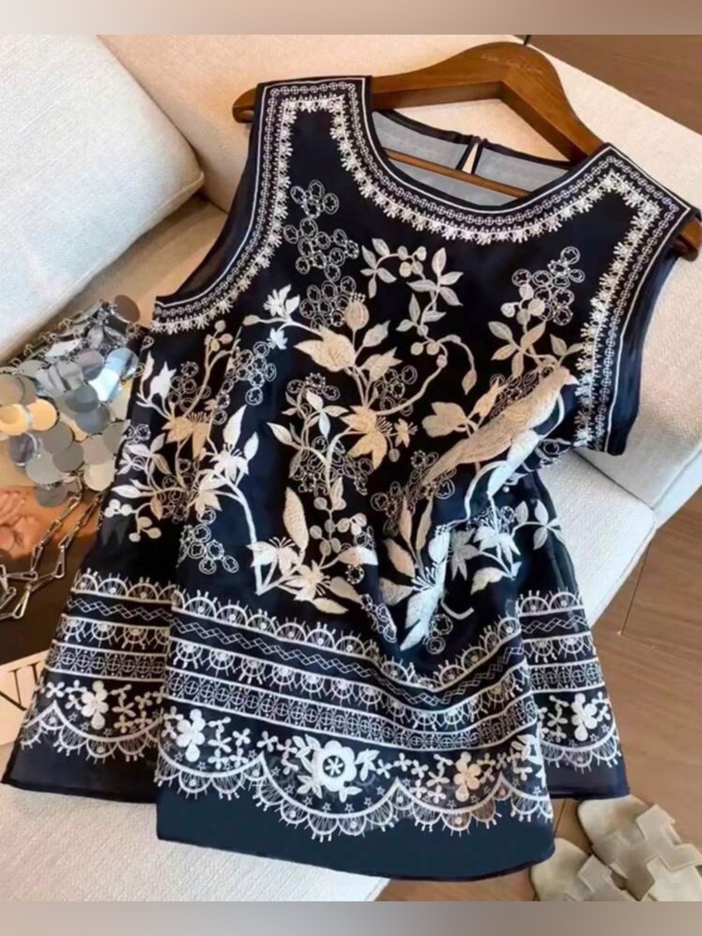 Embroidered style print Black Sleeveless Floral Top